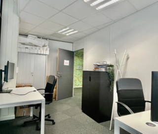 Bureau privé 15 m² 4 postes Coworking Avenue Jean Jaurès Lyon 69007 - photo 2